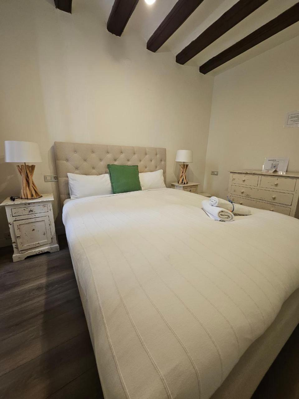 Family Flat Near Ramblas Bcn 5 Rooms Barcelona Exterior photo